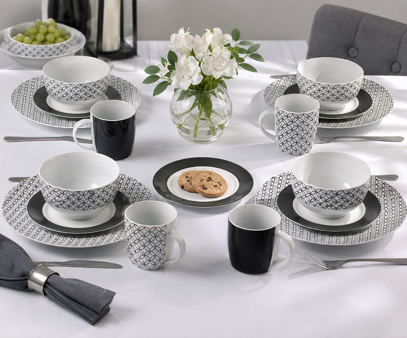 Waterside 16pc Geo Noir Porcelain Dinnerware Set (video attached)