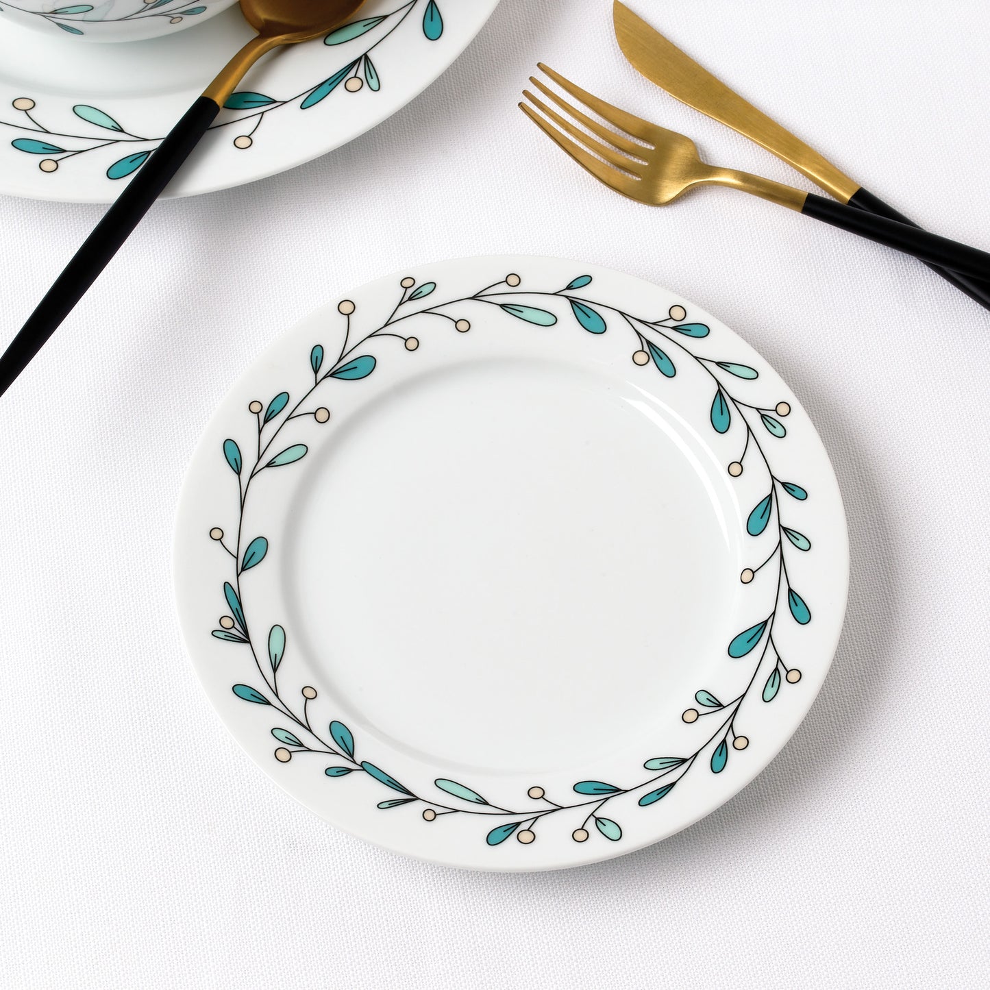 Mistletoe Porcelain Dinner Set, 12 Pieces