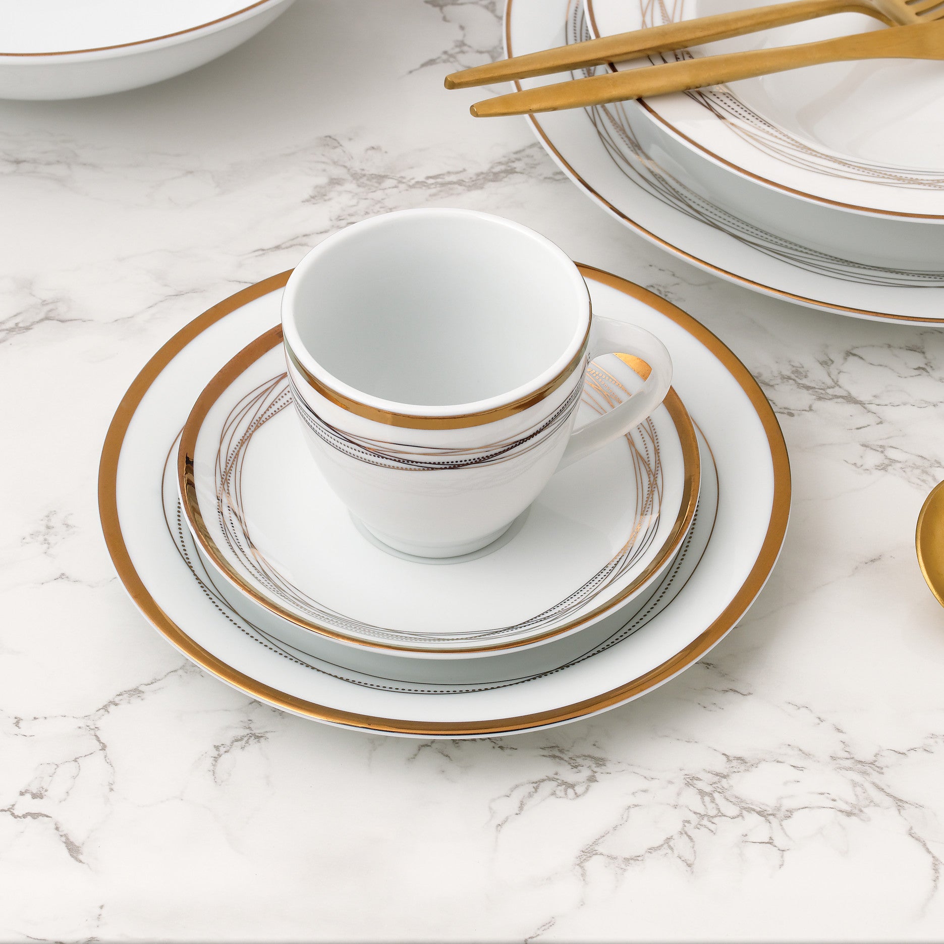 35pc Waterside Gold Swirl Porcelain Dinnerware Set (video attached)