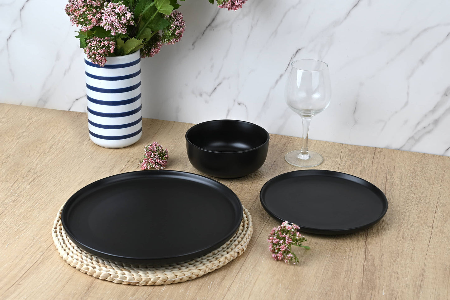 Solid Black Stoneware Dinner Set, 16 Pieces