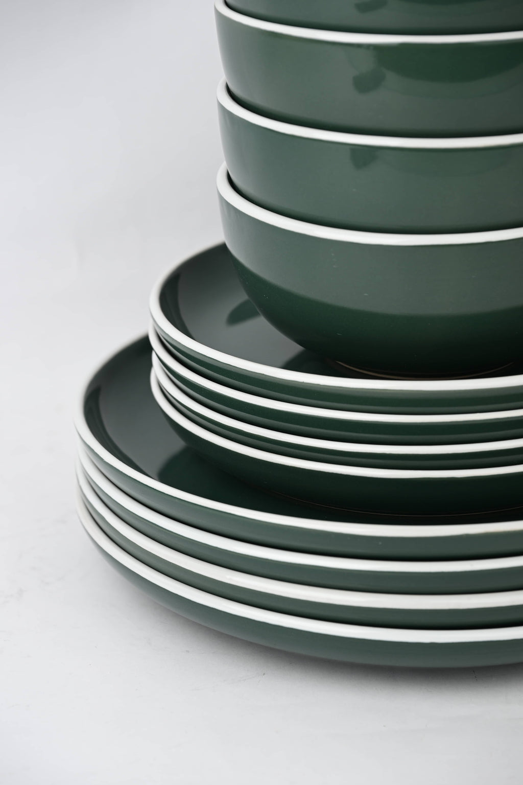 Waterside 12pc Emerald Green Stoneware Dinnerware Set (video attached)