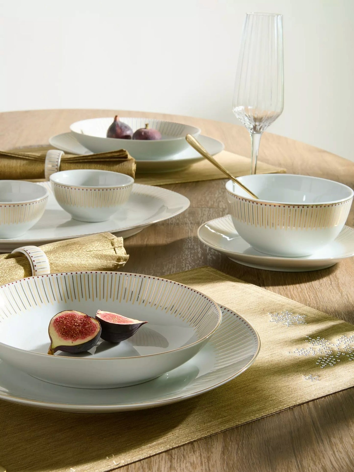 *** XMAS SPECIAL *** GOLD Radiance Christmas Porcelain Dinnerware Set, 50 Pieces