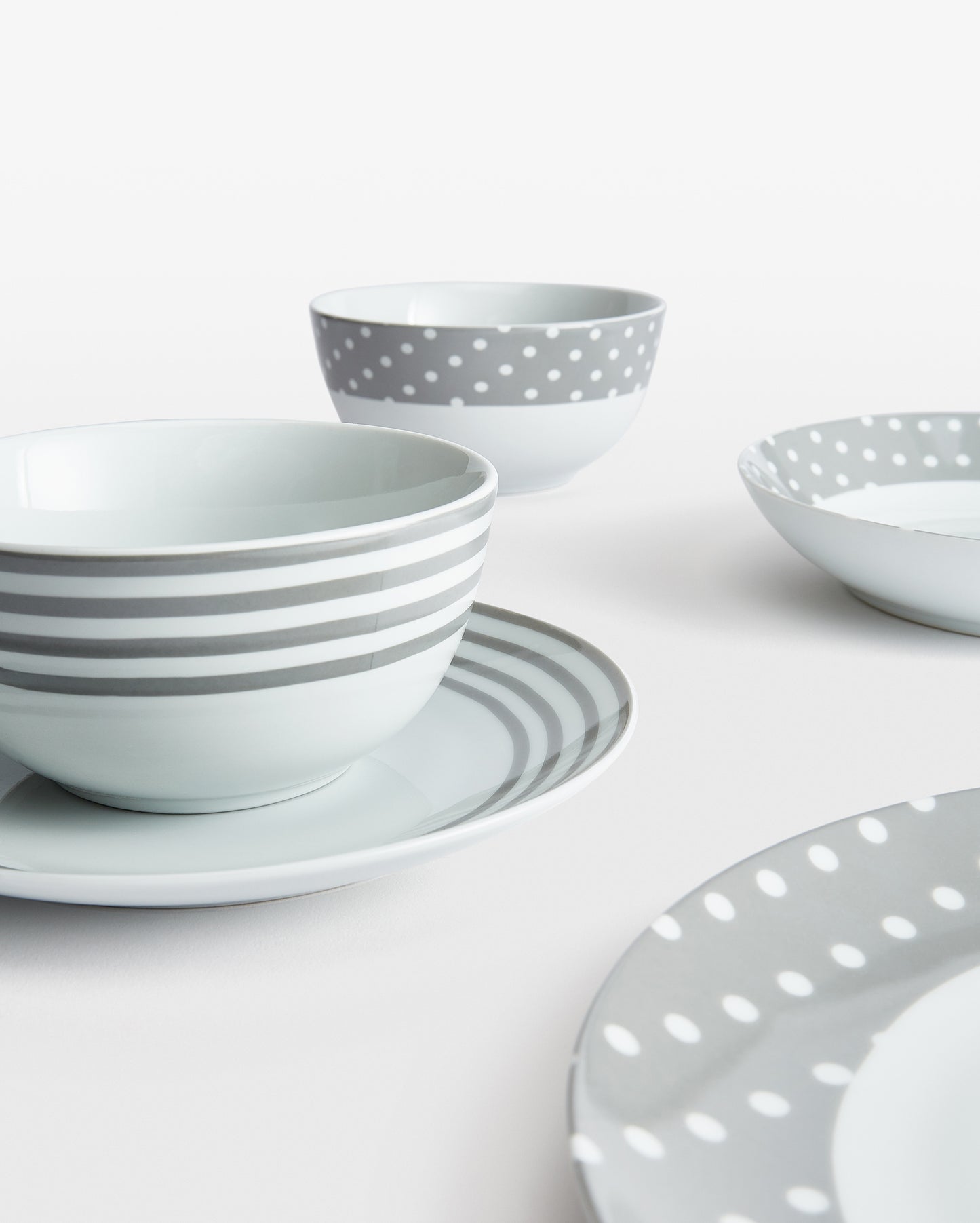 Grey Heart Combination Tableware Set; Porcelain, Placemats and Cutlery, 80 Pieces