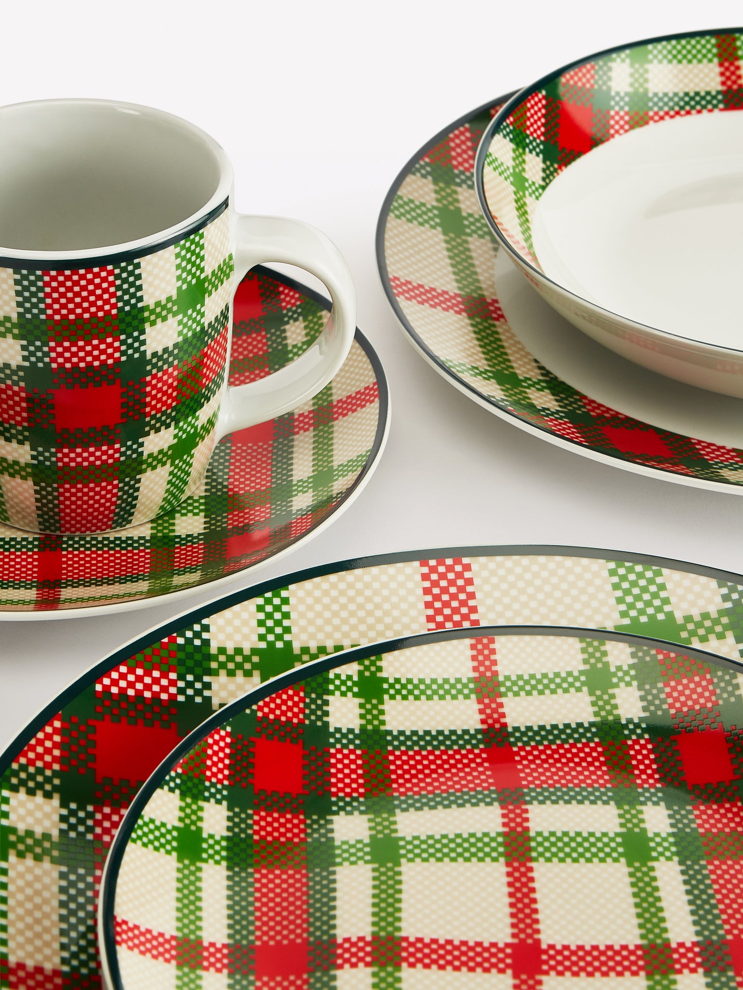 Green Tartan Porcelain Dinnerware Set, 30 Pieces